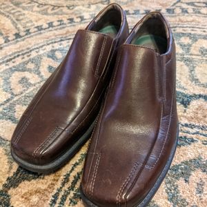 *New never worn* Clarks Slip On Dress Shoes